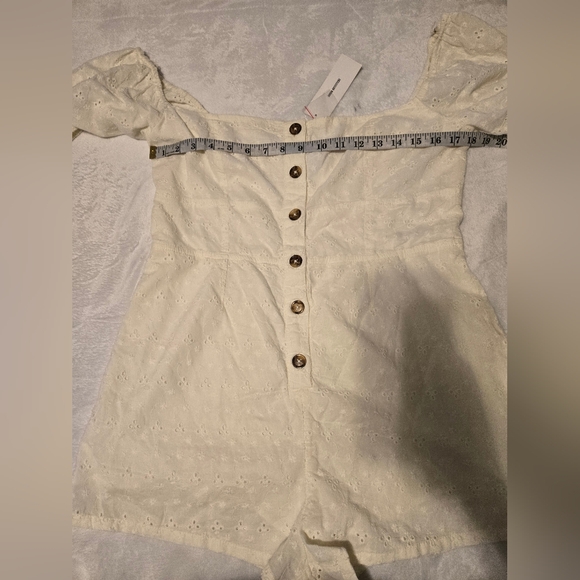 NWT Urban Outfiters 90s Romper White Eyelet Button-Down Size L - Picture 6 of 15